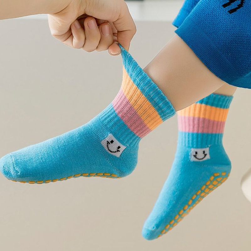 Niet -slipfabrikanten Groothandel Mid Tube Trampolines Sokken, High Top Early Education Children's Playground Socks