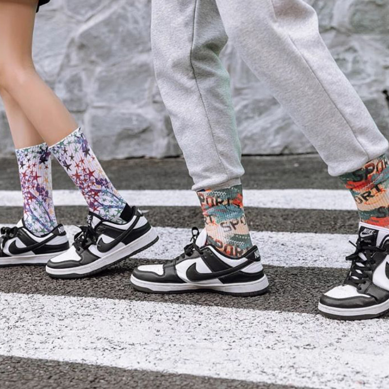 3D -printtechnologie voor lente- en zomersokken, lange sokken voor heren, dames middenzolen, Europese en Amerikaanse straatsporten, katoensokken van koppels, graffiti trendy sokken 3D -printtechnologie voor lente- en zomersokken, lange sokken voor heren, dames middenzolen, Europese en Amerikaanse straatsporten, katoensokken van koppels, graffiti trendy sokken