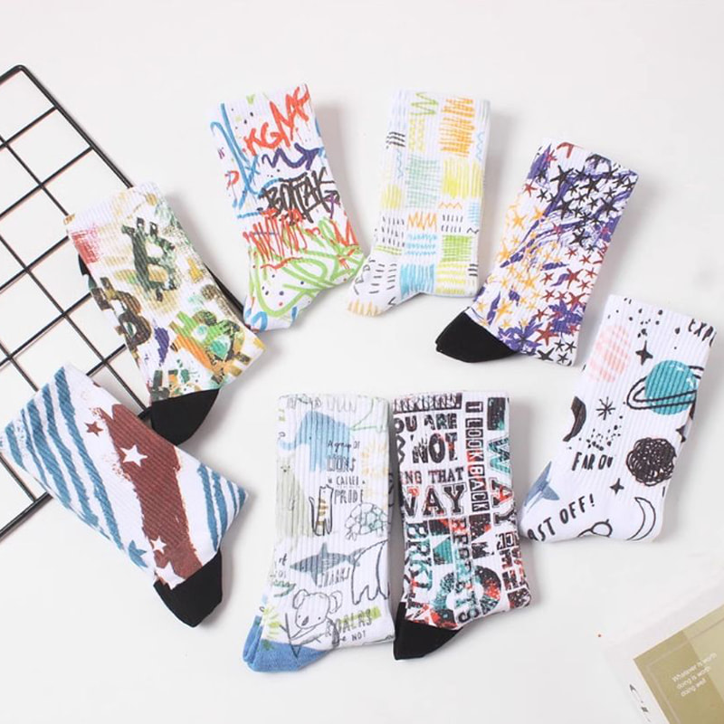 3D -printtechnologie voor lente- en zomersokken, lange sokken voor heren, dames middenzolen, Europese en Amerikaanse straatsporten, katoensokken van koppels, graffiti trendy sokken 3D -printtechnologie voor lente- en zomersokken, lange sokken voor heren, dames middenzolen, Europese en Amerikaanse straatsporten, katoensokken van koppels, graffiti trendy sokken