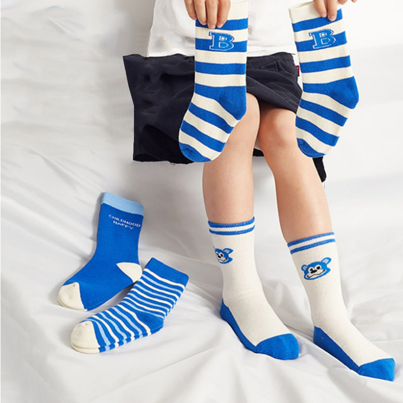 Kinder sokken Klein Blue Letter Heren Cotton Socks College Style Ademend midden Tube Sokken Kinder sokken Klein Blue Letter Heren Cotton Socks College Style Ademend midden Tube Sokken